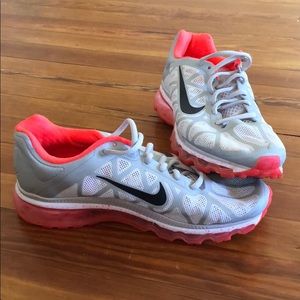Nike air maxes